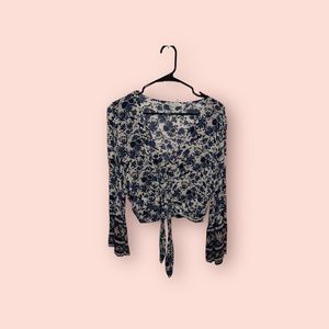 AE M blue & white floral top